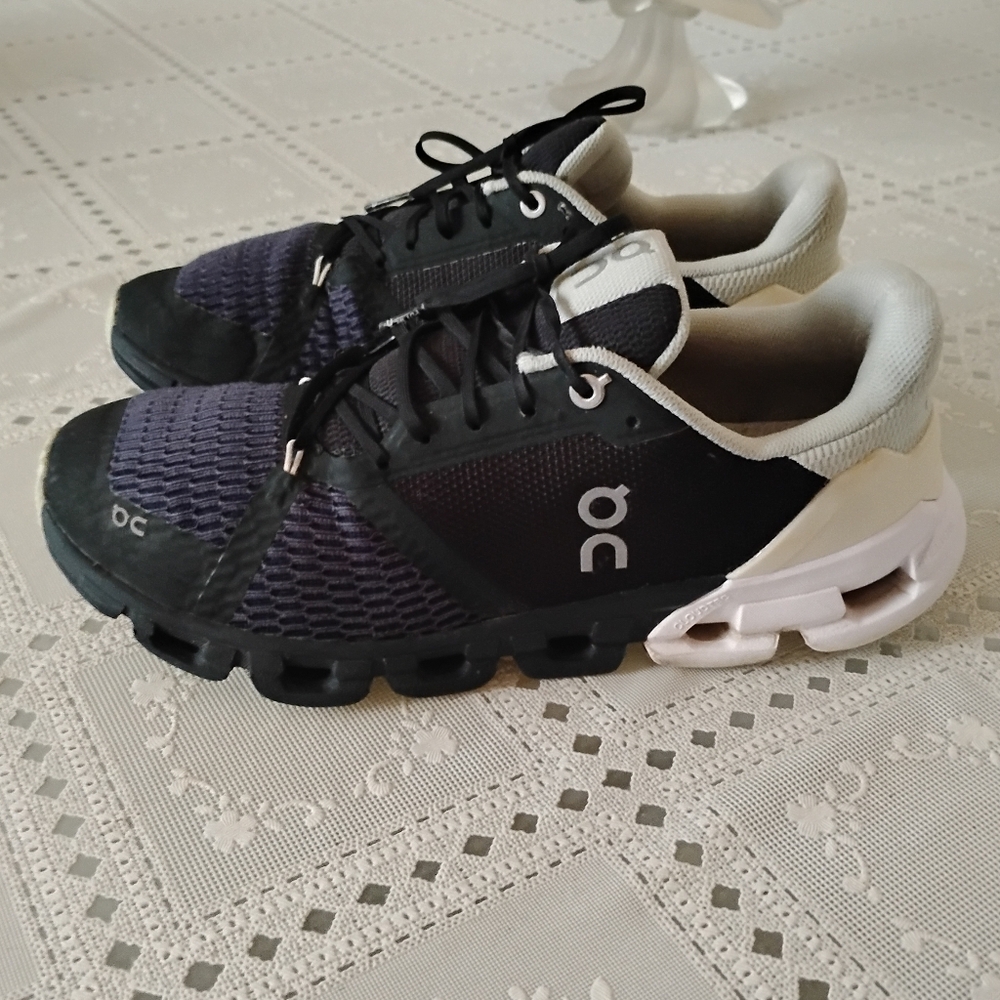 On Running Black and Gray Athletic Shoes - Picture 16 of 16